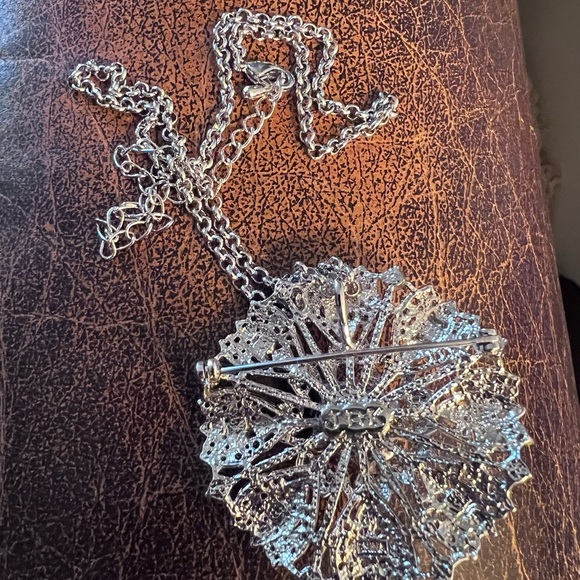 Camrose & Kross JBK Elegant Silver Sparkling Pendant/brooch - Picture 6 of 6